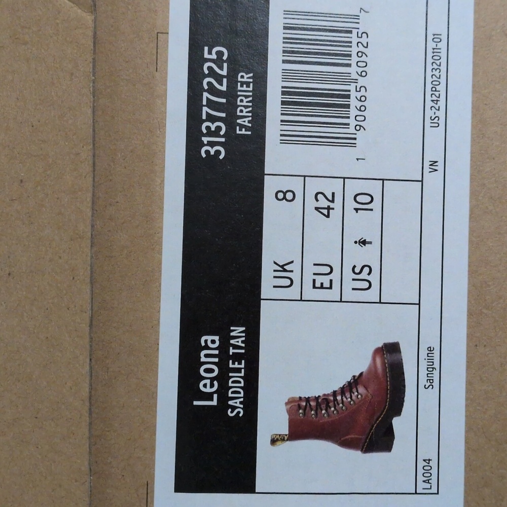 Dr Martens Leona Combat Boots In Saddle Tan Farrier Leather Sz 10 Like New W/Box - Picture 15 of 15